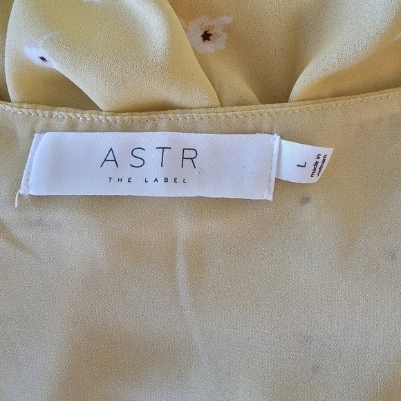 ASTR Short Sleeve Sweetheart Neck Top Apricot Multi Floral Large Yellow - Picture 4 of 5